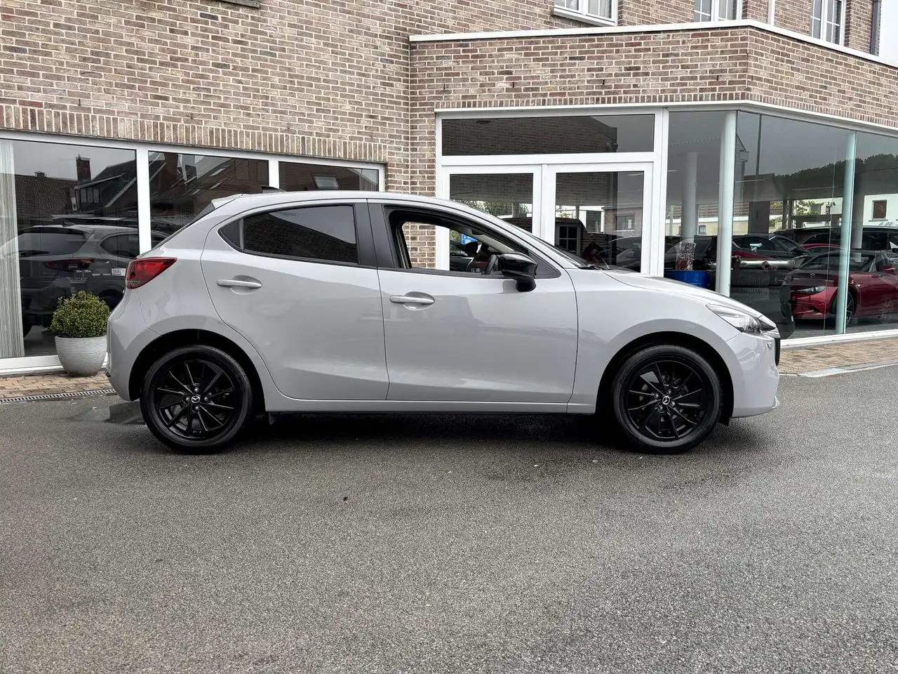 Mazda 2 - 6