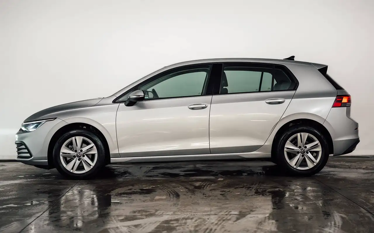Volkswagen Golf - 2