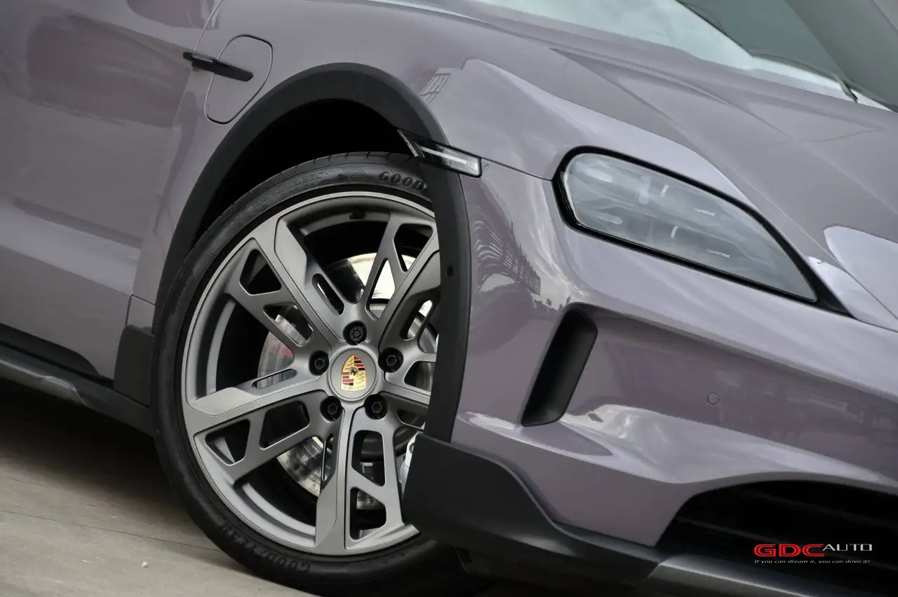 Porsche Taycan - 5