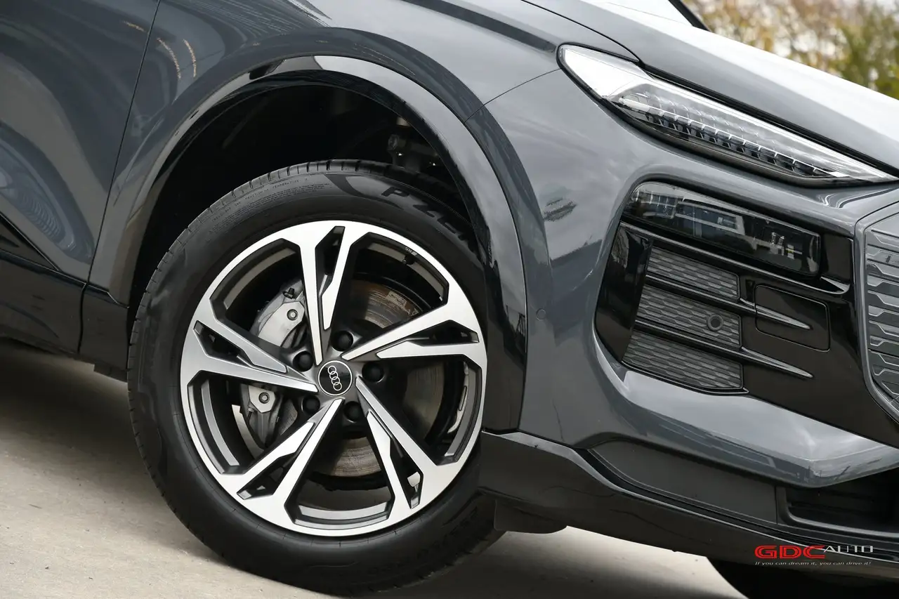 Audi Q6 e-tron - 11