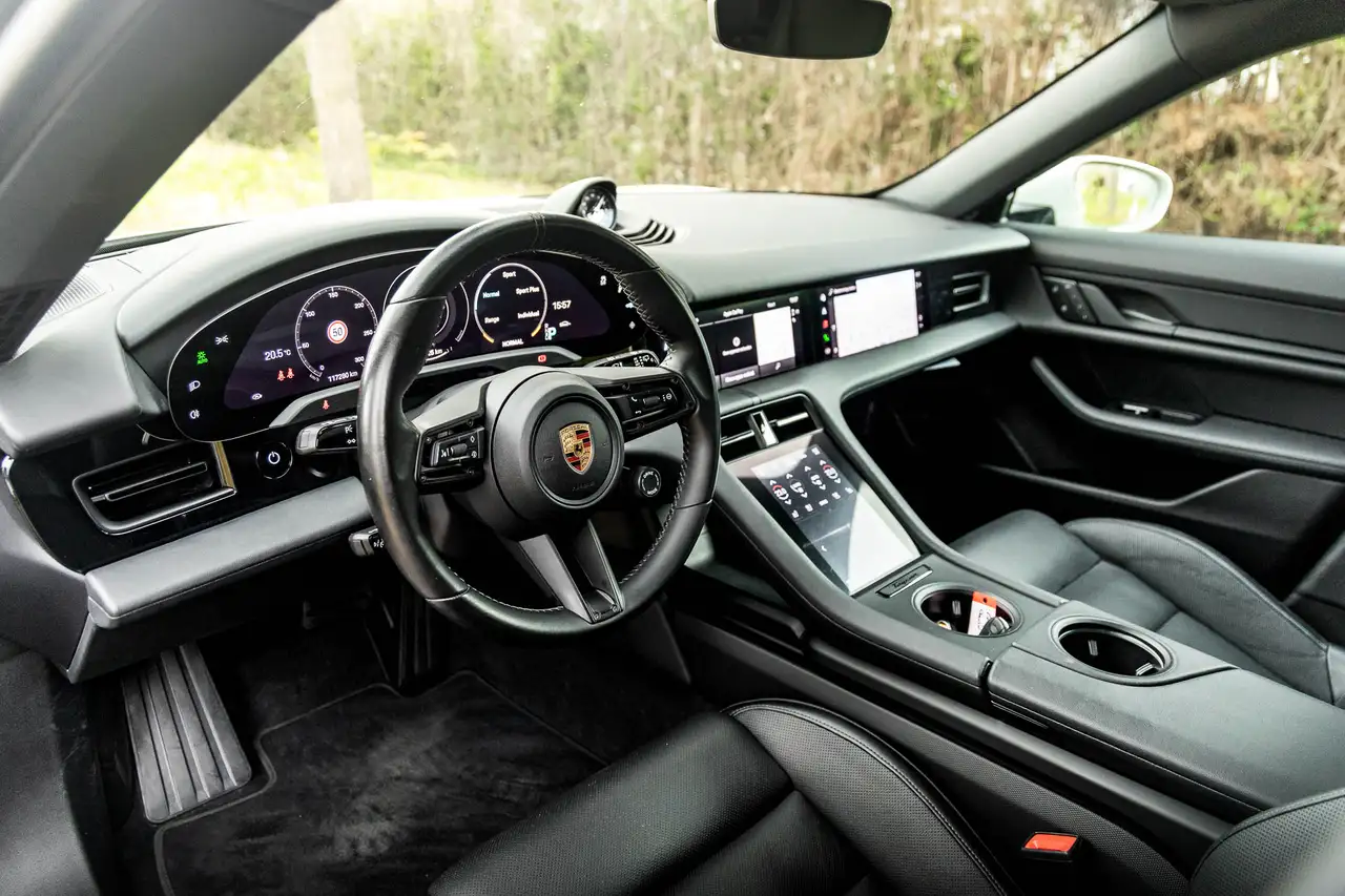 Porsche Taycan - 4
