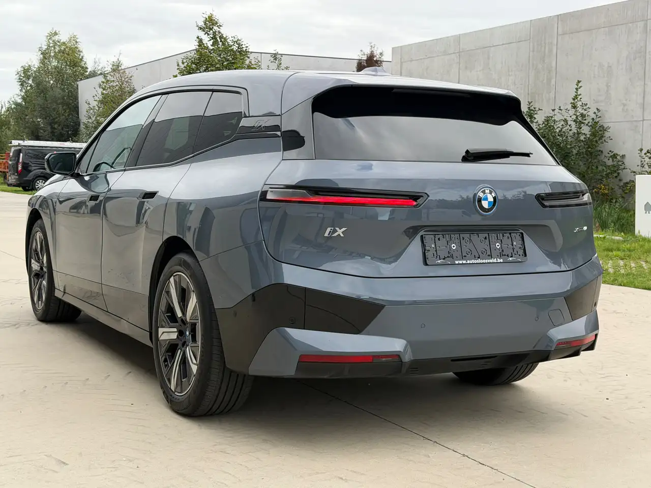 BMW iX - 5