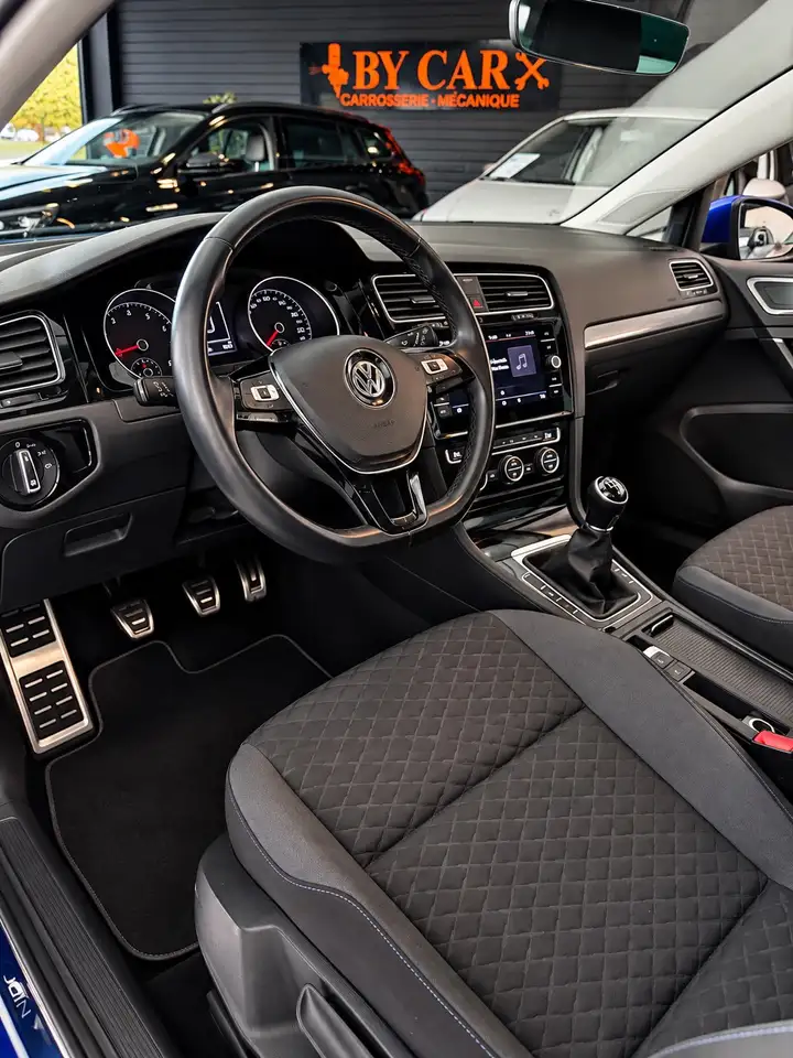 Volkswagen Golf - 8