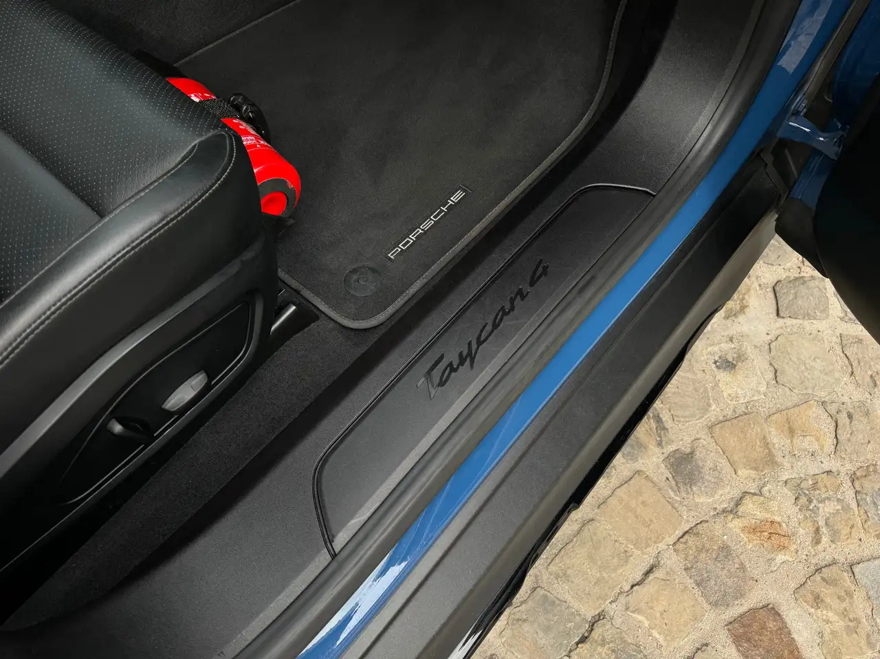 Porsche Taycan - 12