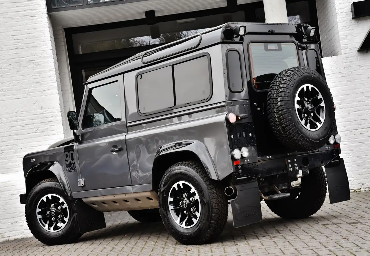 Land Rover Defender - 9
