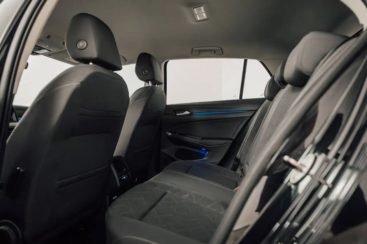Volkswagen Golf - 10