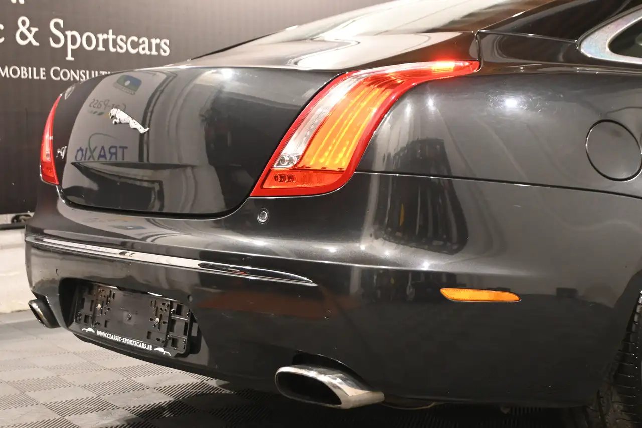 Jaguar XJ - 8