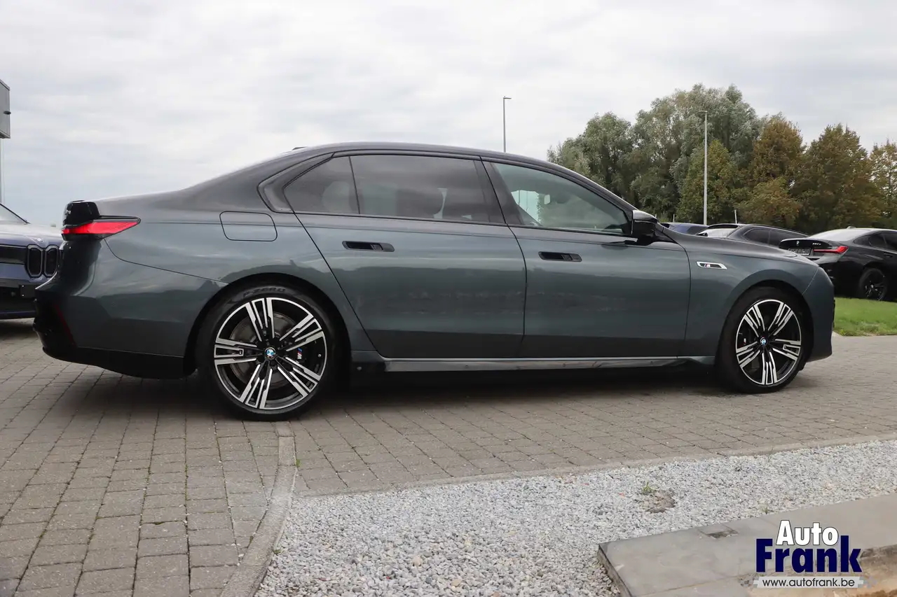 BMW i7 - 8