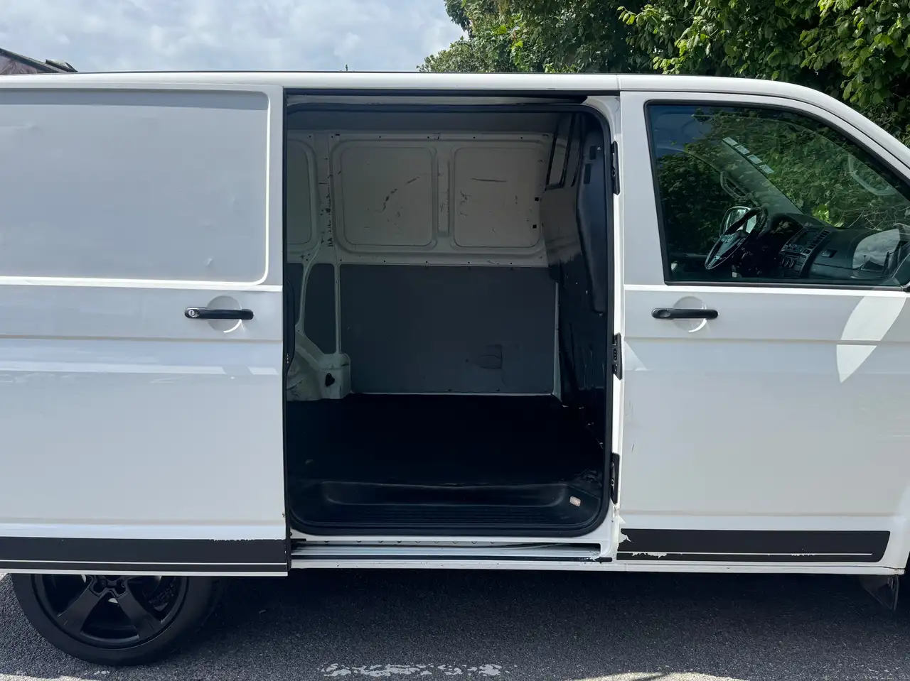 Volkswagen T6 Transporter - 11