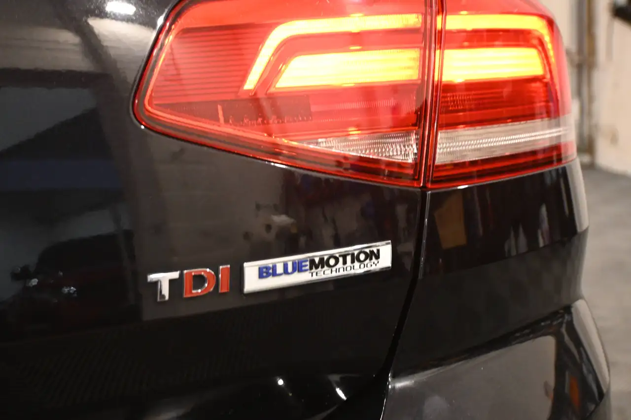 Volkswagen Passat - 12