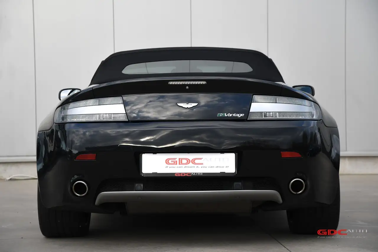 Aston Martin Vantage - 7