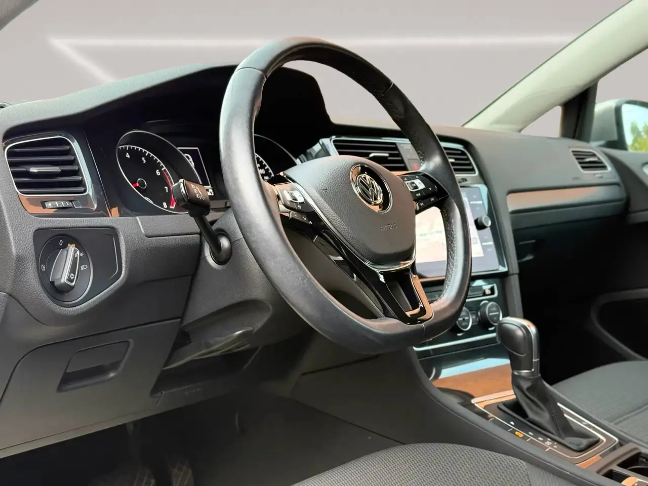 Volkswagen Golf - 10