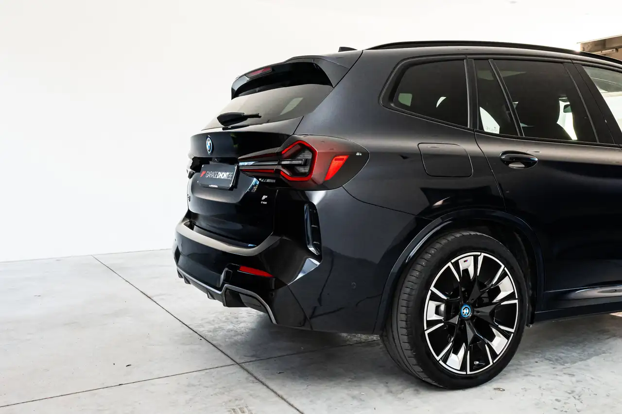 BMW iX3 - 11