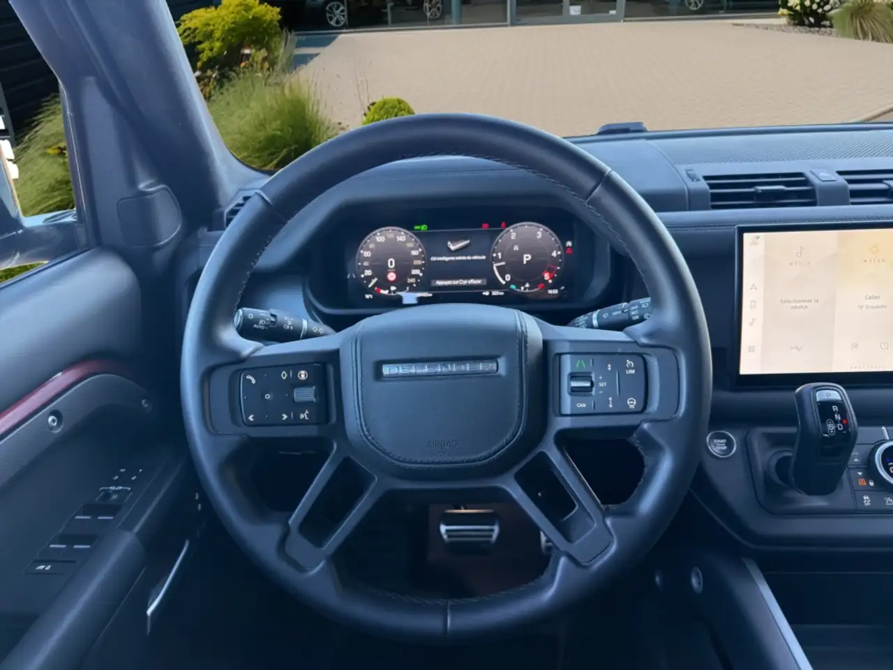 Land Rover Defender - 11