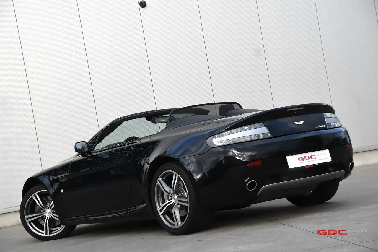 Aston Martin Vantage - 4