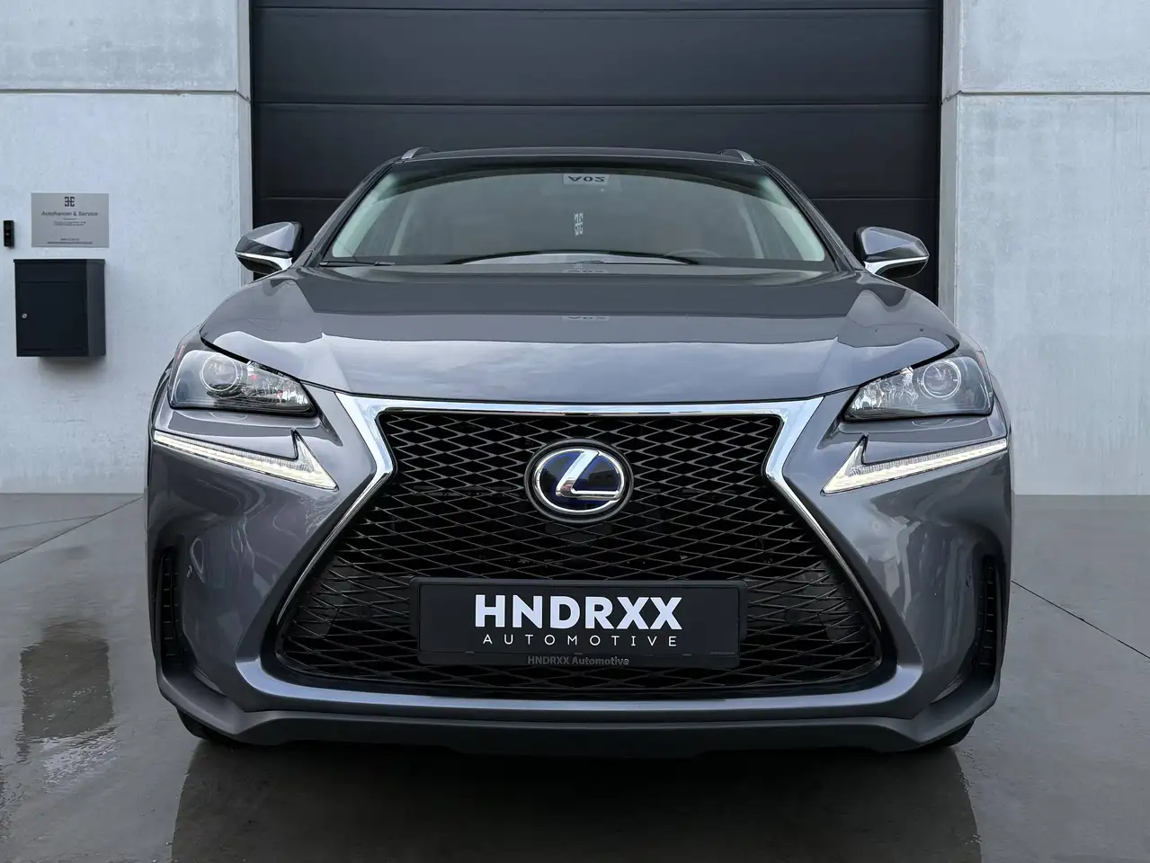 Lexus NX 300h - 12