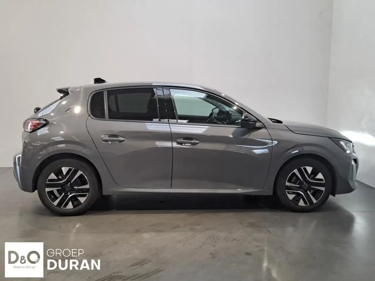 Peugeot 208 - 8