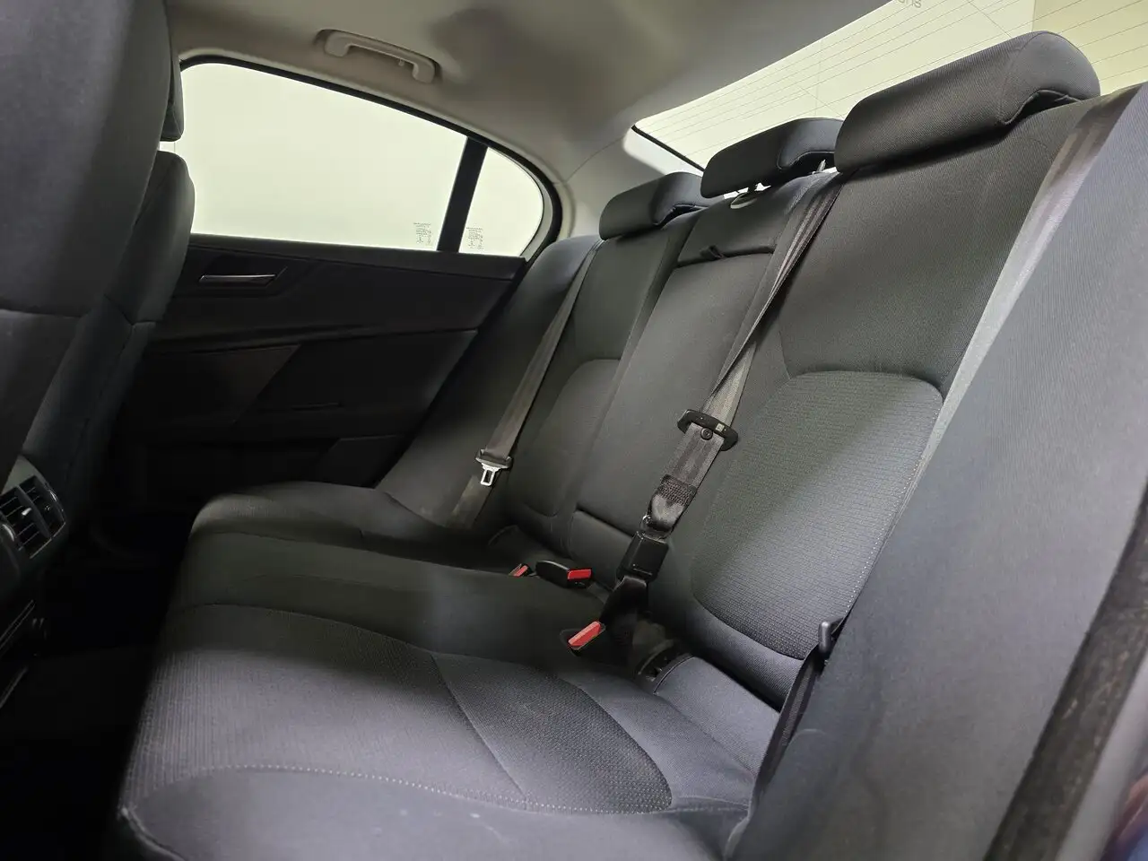 Jaguar XE - 9
