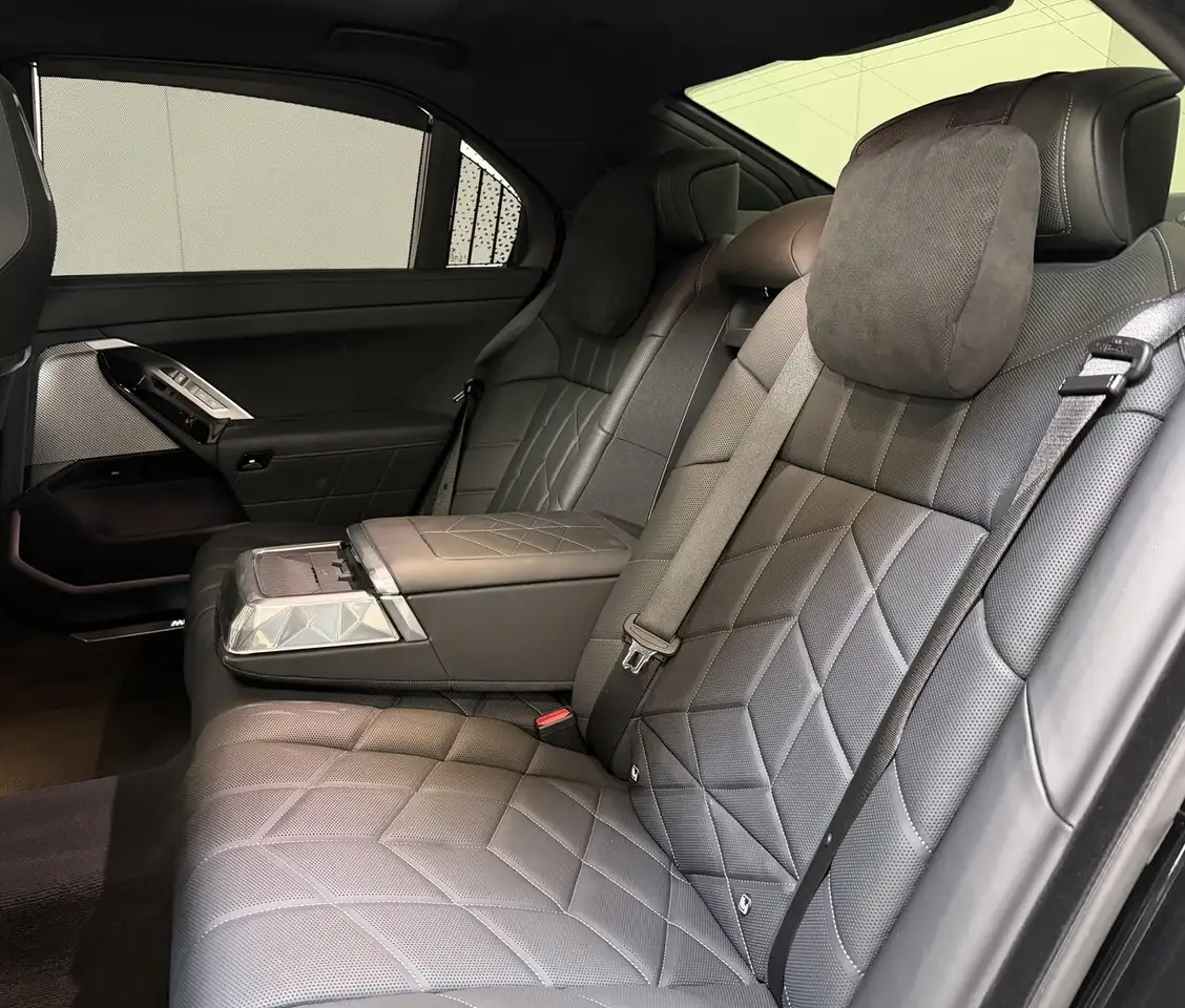 BMW 750 - 10