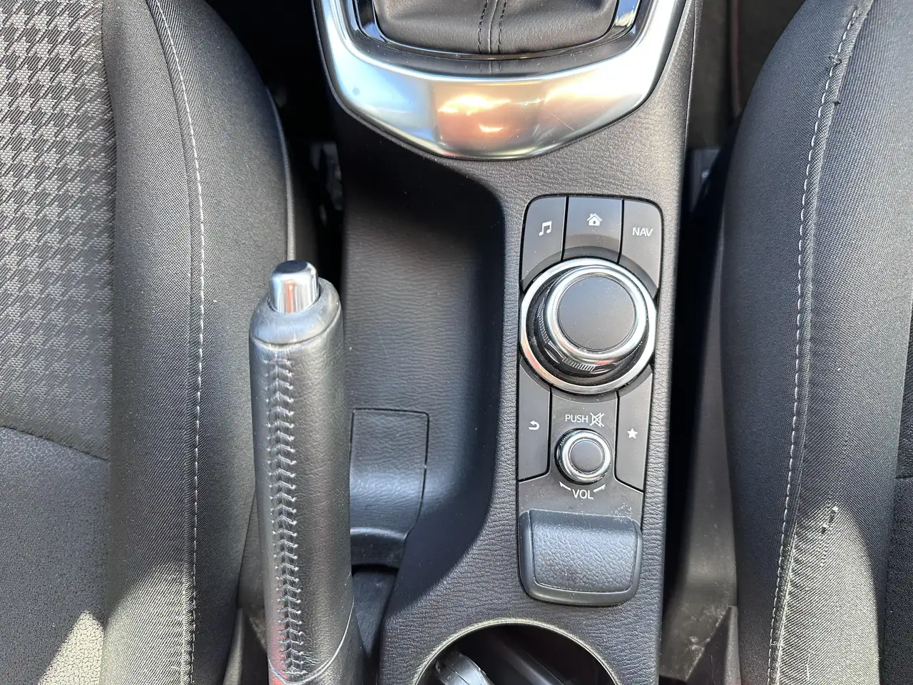 Mazda 2 - 10