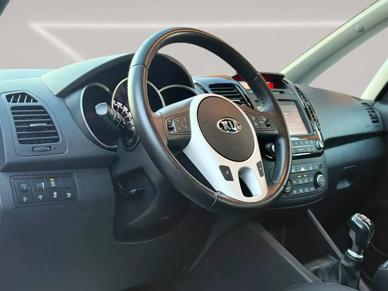 Kia Venga - 9