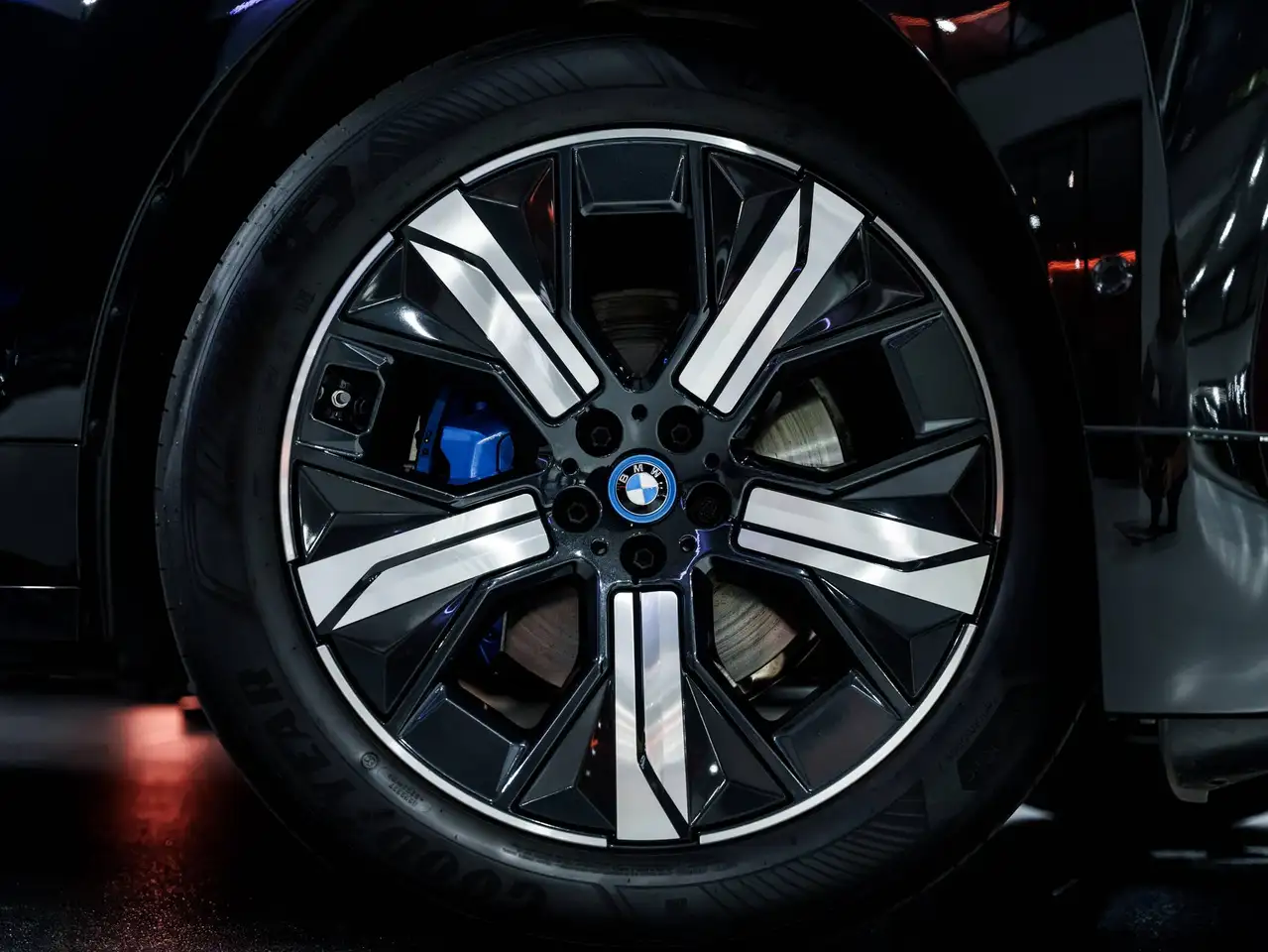 BMW iX - 2