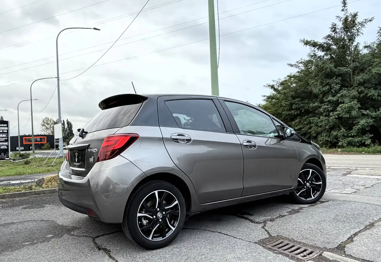 Toyota Yaris - 10