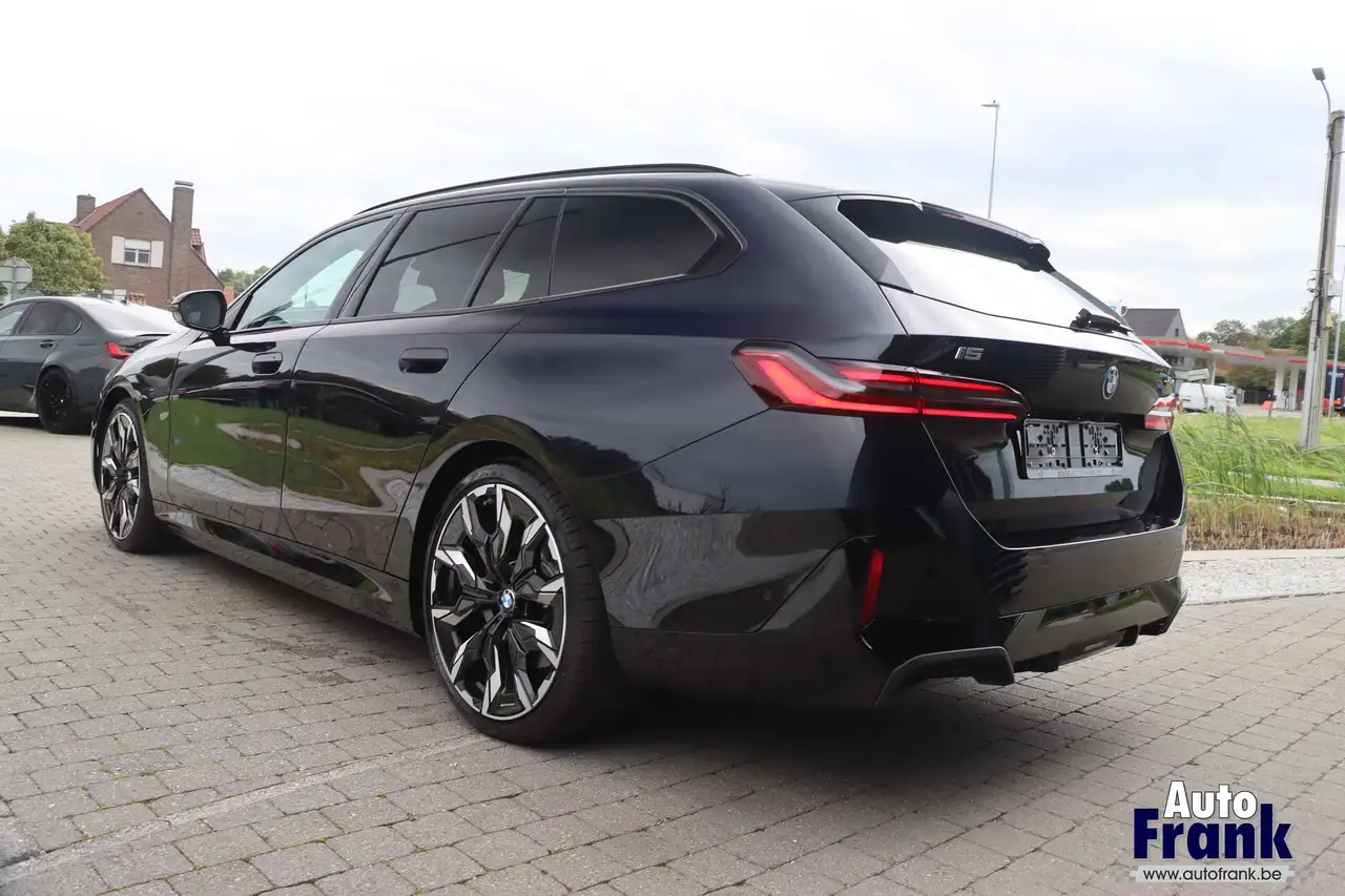 BMW i5 - 5