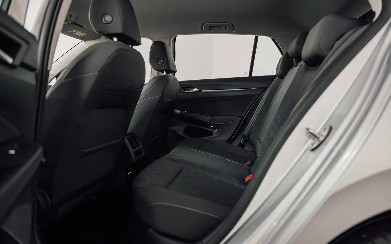 Volkswagen Golf - 9