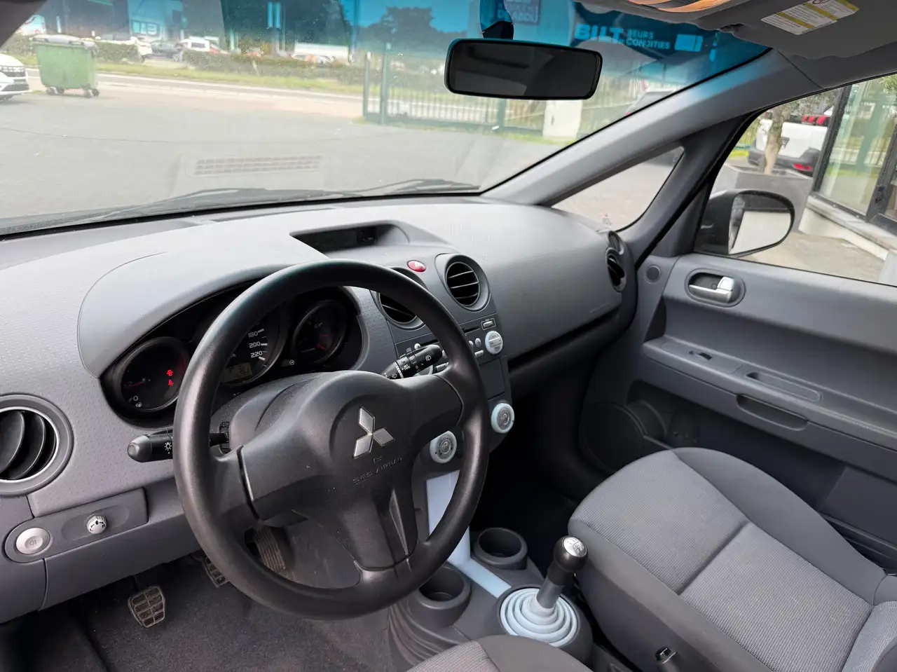 Mitsubishi Colt - 8