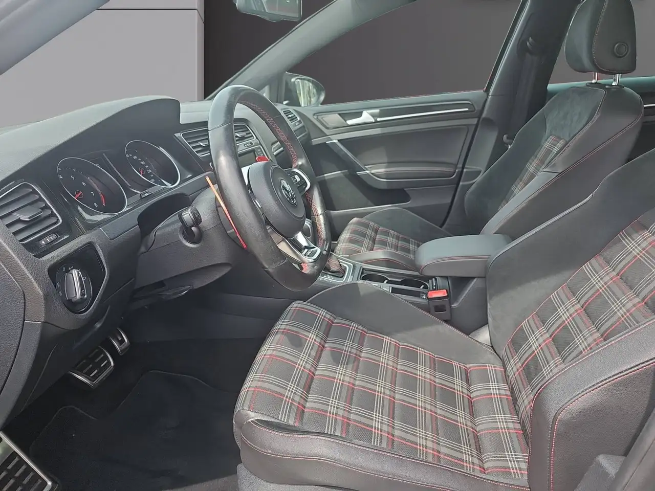 Volkswagen Golf GTI - 9