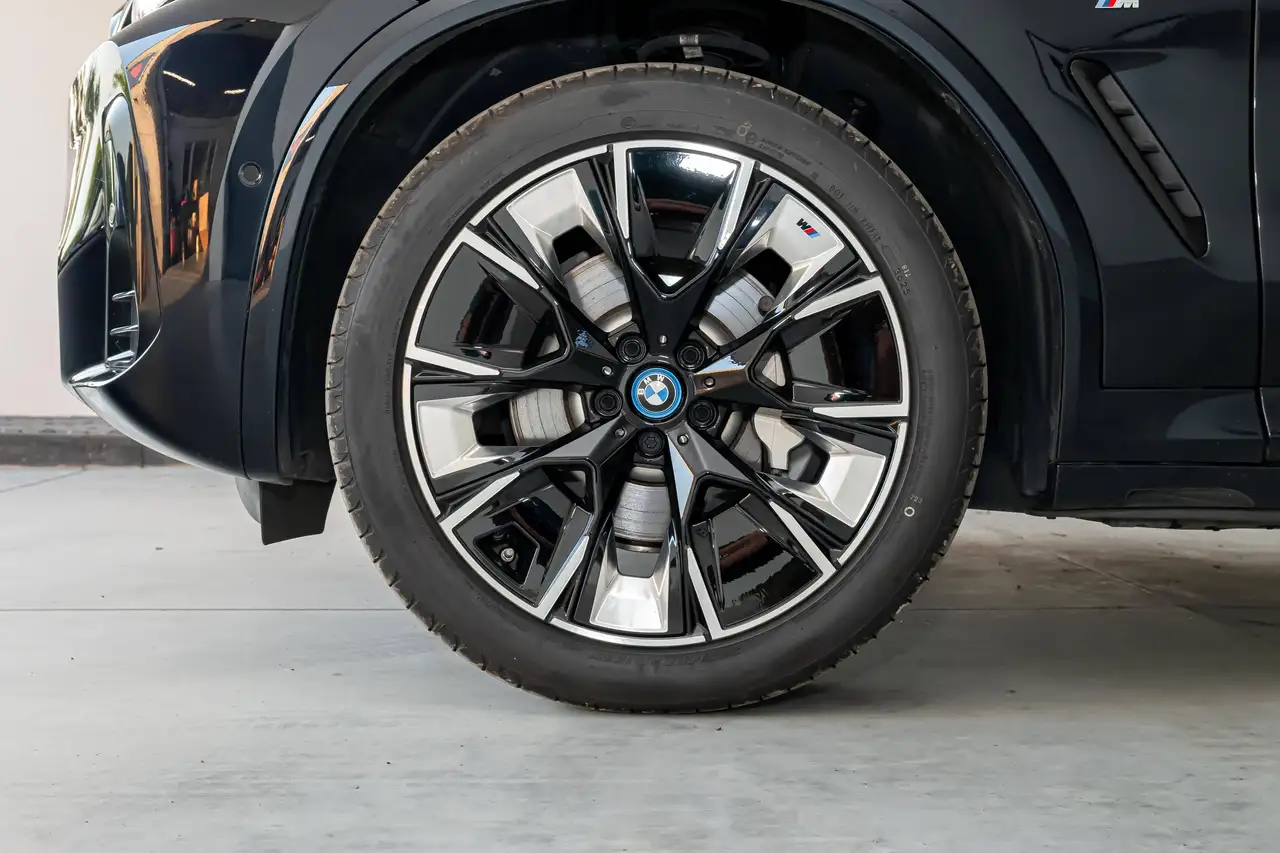 BMW iX3 - 10