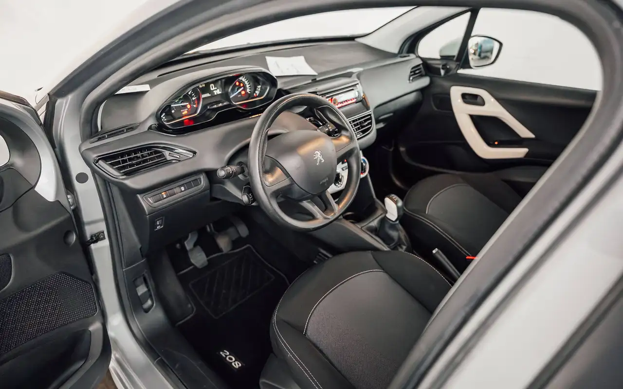 Peugeot 208 - 10