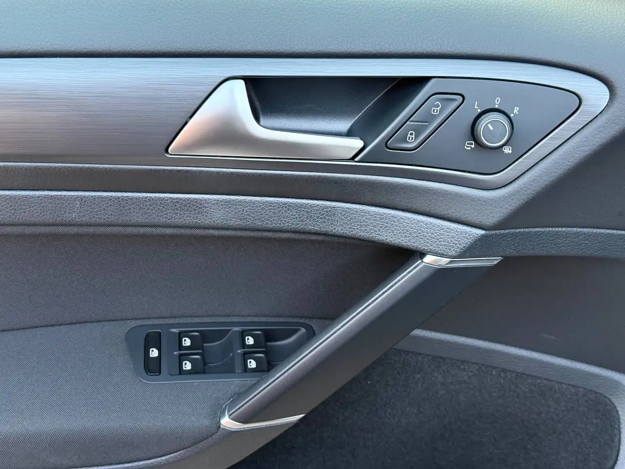 Volkswagen Golf - 11