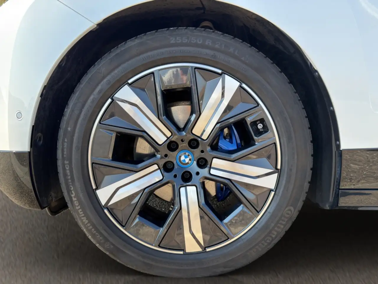 BMW iX - 10