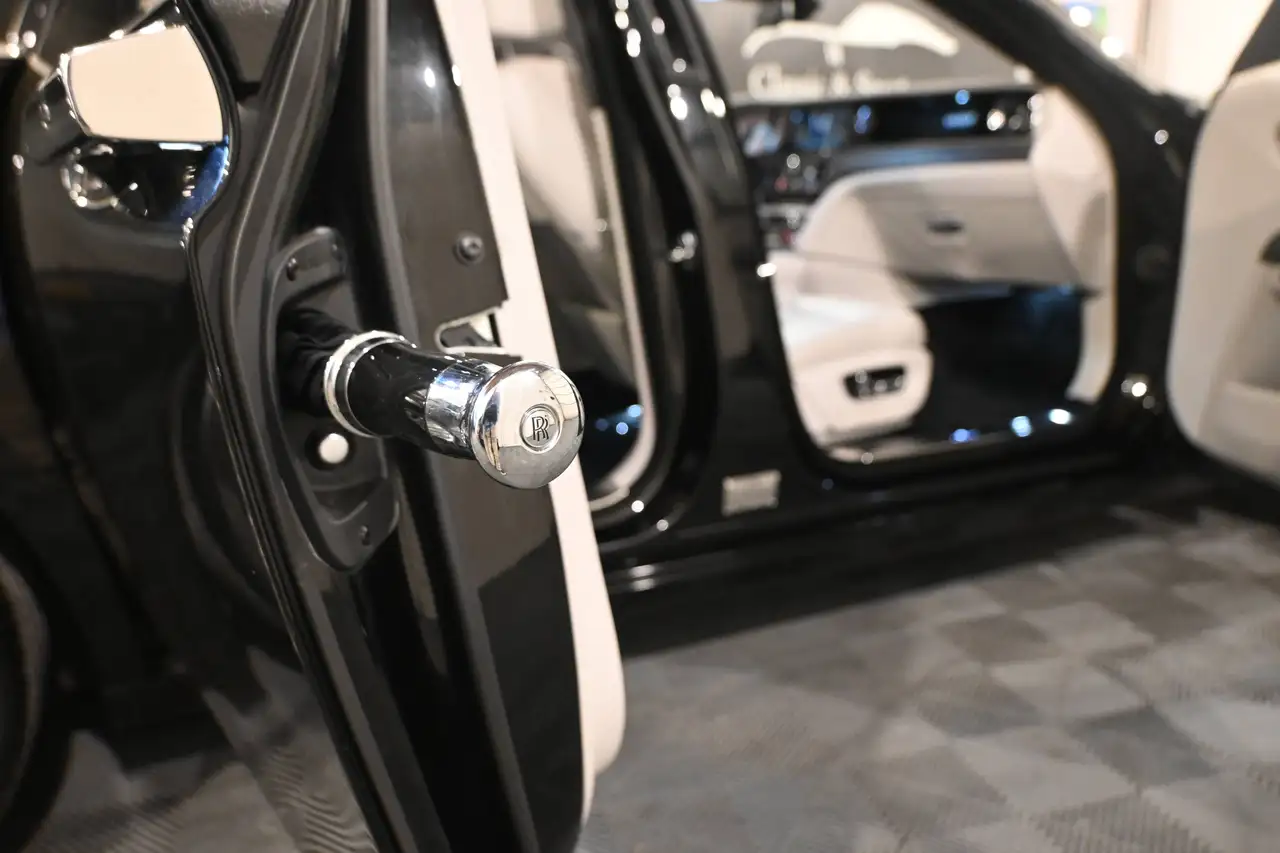 Rolls-Royce Ghost - 12