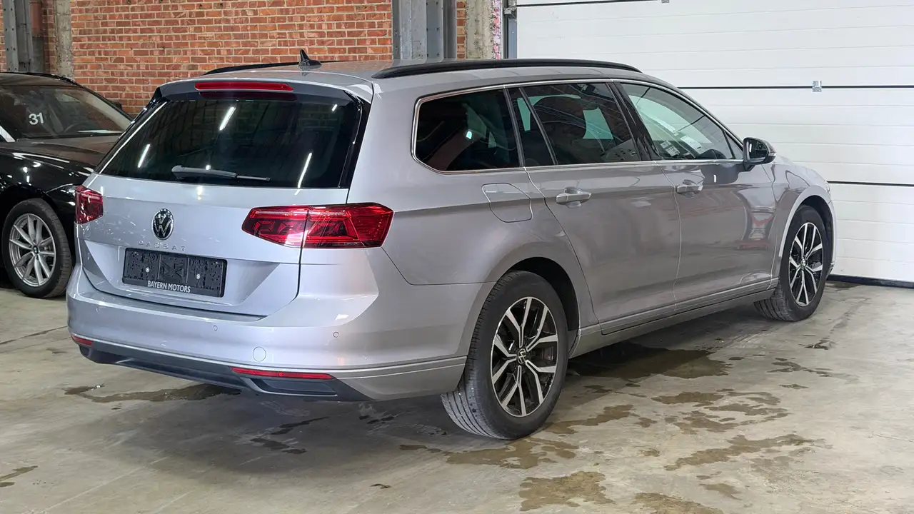 Volkswagen Passat Variant - 2
