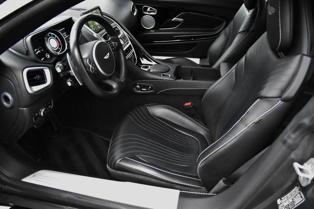 Aston Martin DB11 - 5