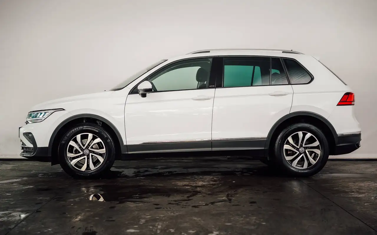 Volkswagen Tiguan - 2