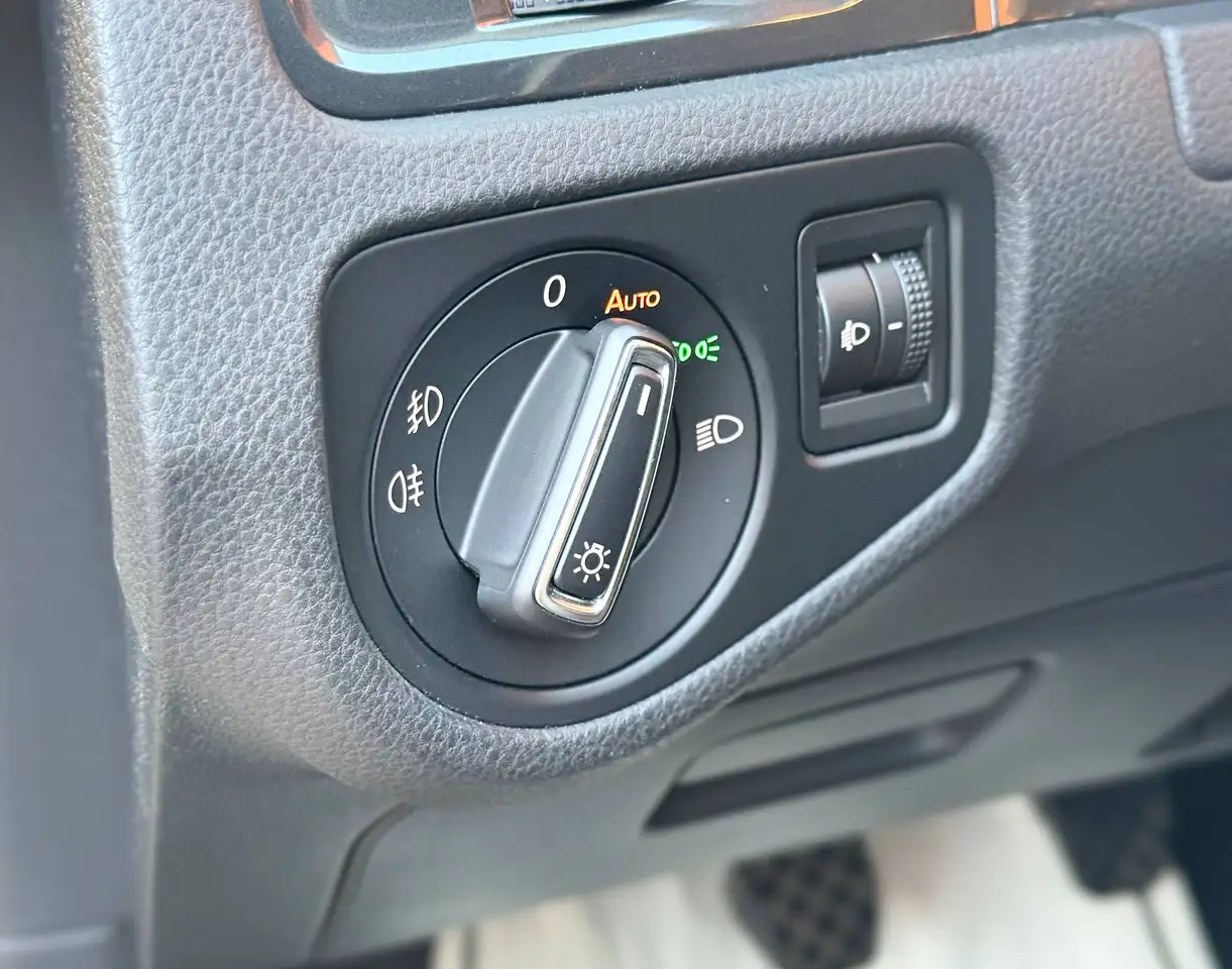 Volkswagen Golf - 12