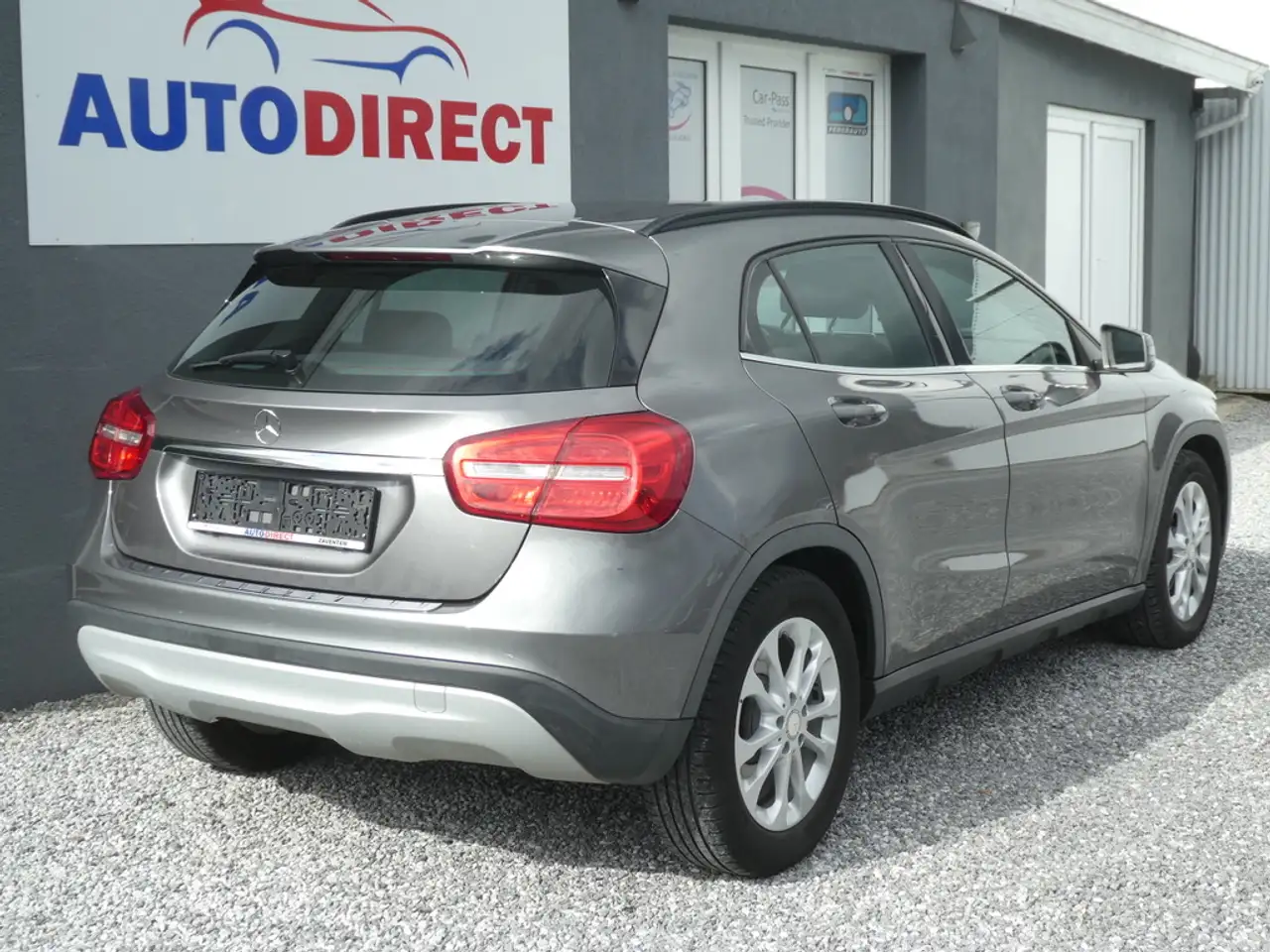 Mercedes-Benz GLA 180 - 4
