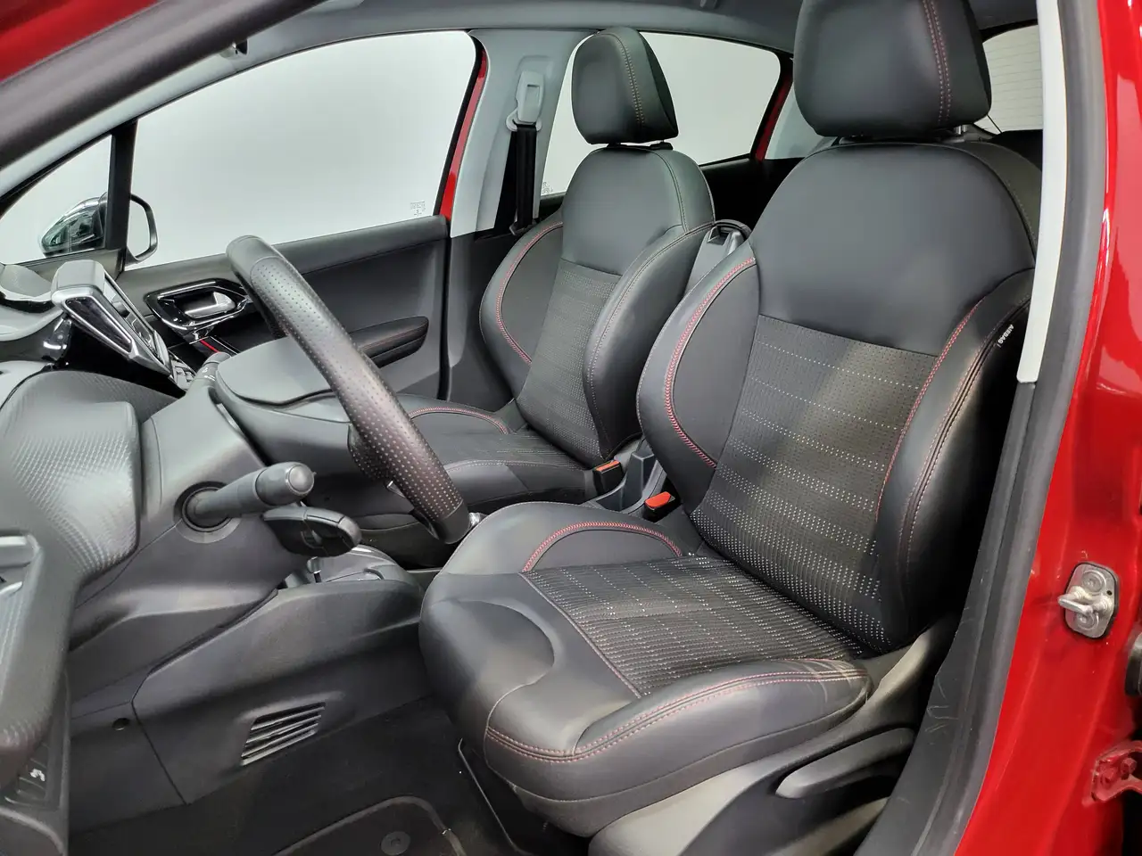 Peugeot 208 - 12