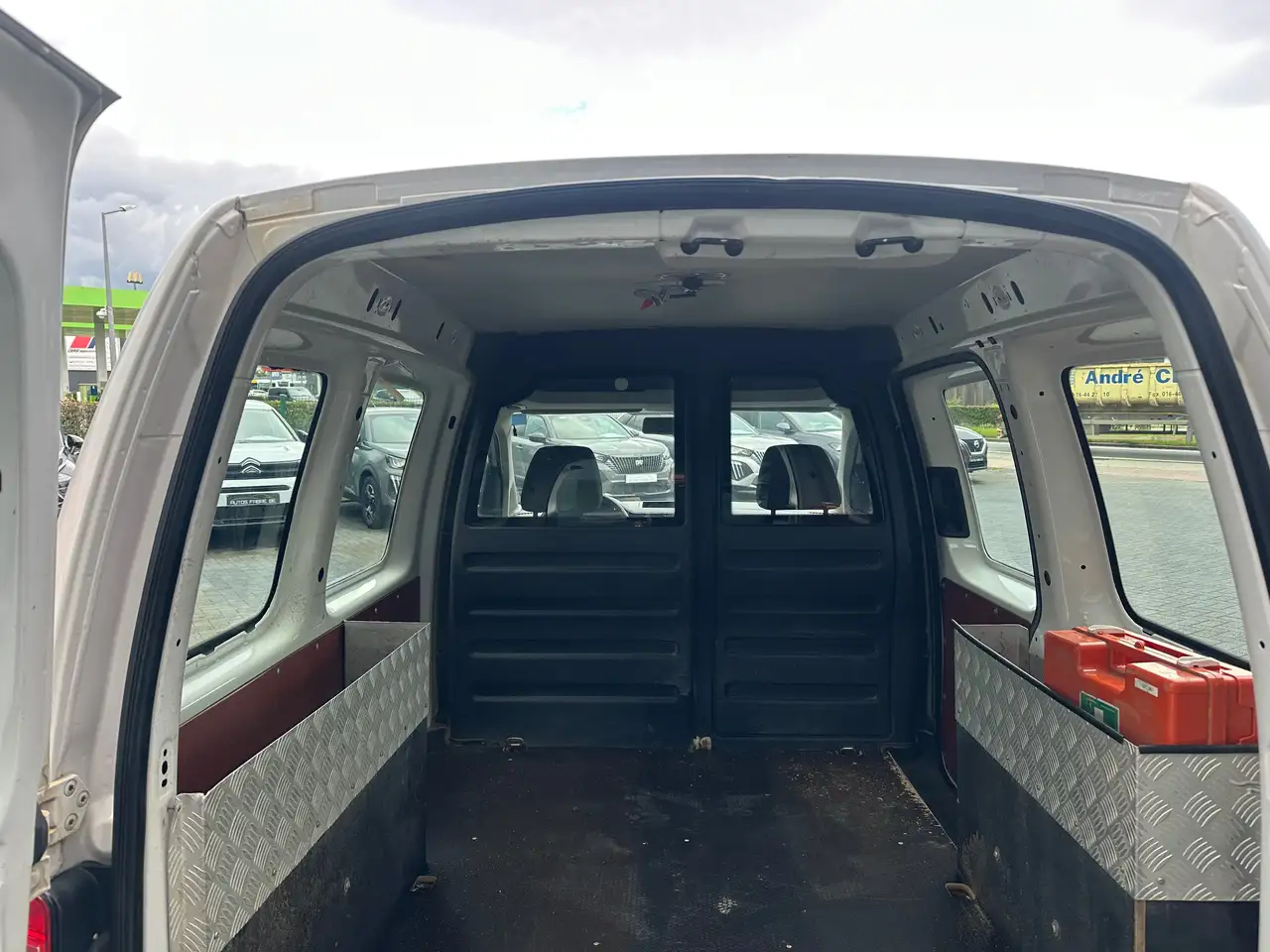 Volkswagen Caddy - 10