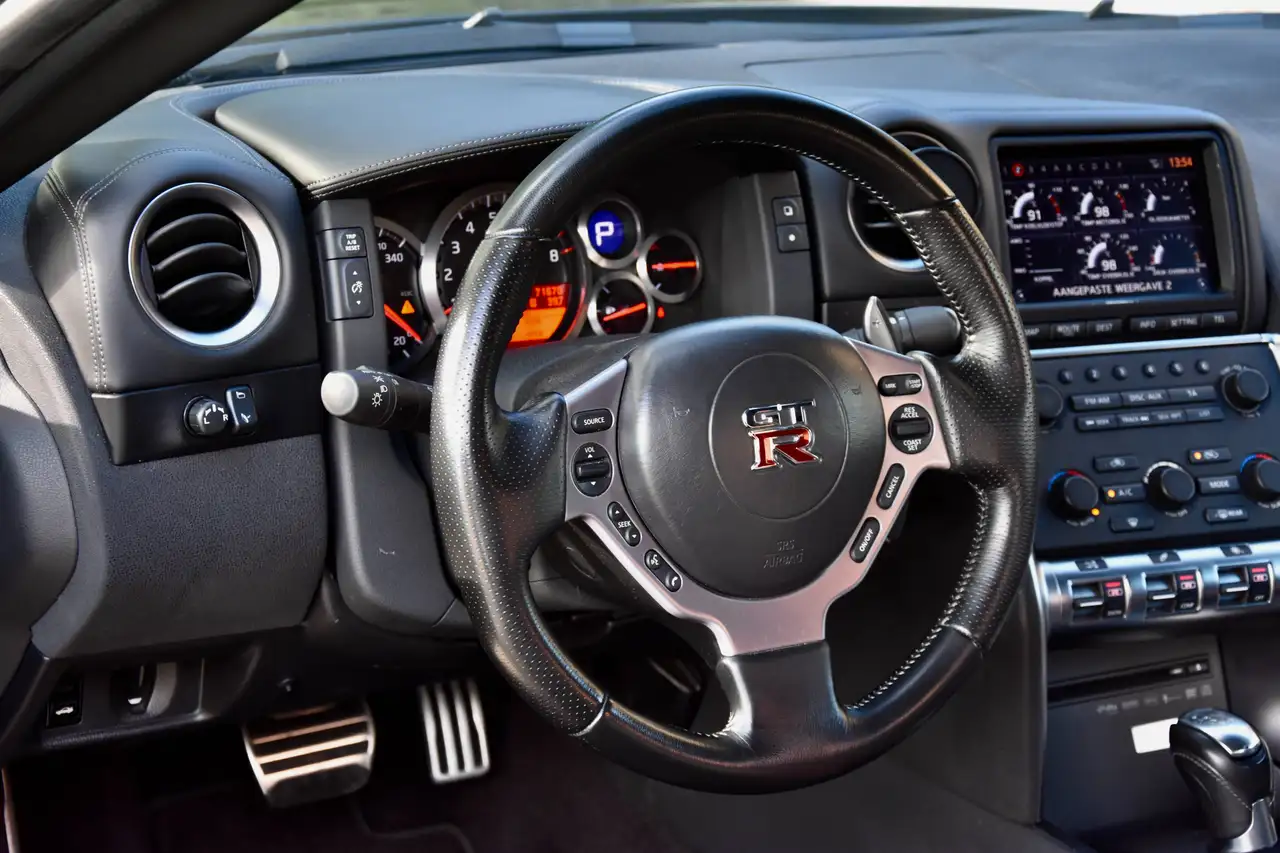 Nissan GT-R - 7
