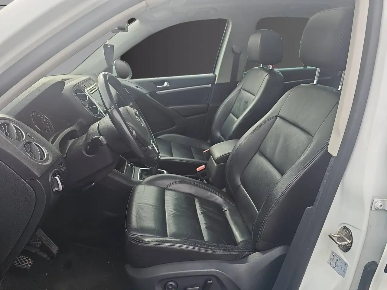 Volkswagen Tiguan - 12