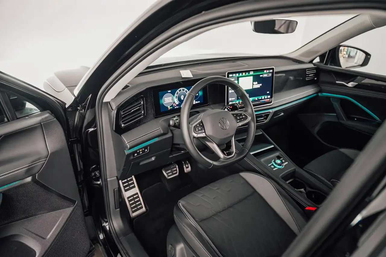 Volkswagen Tiguan - 12