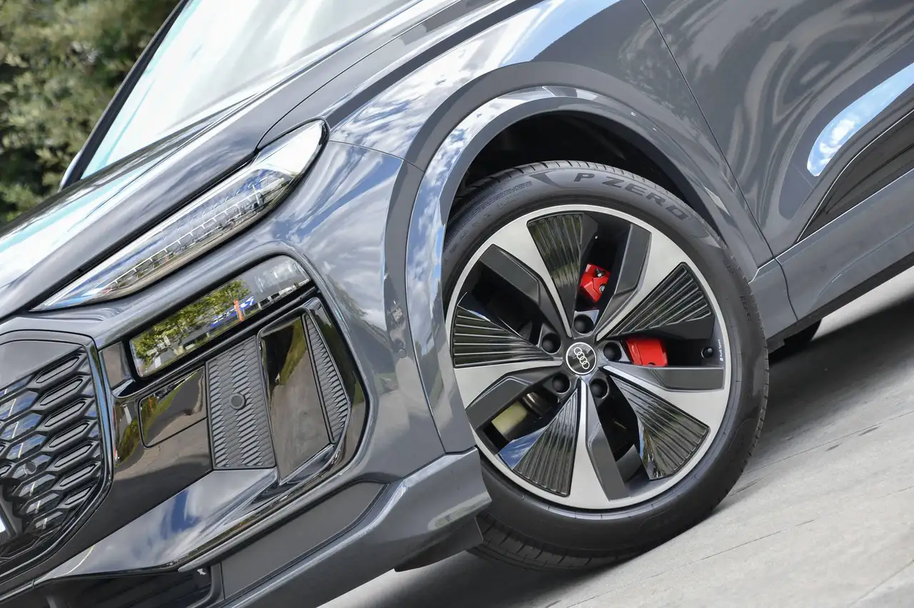 Audi SQ6 e-tron - 8