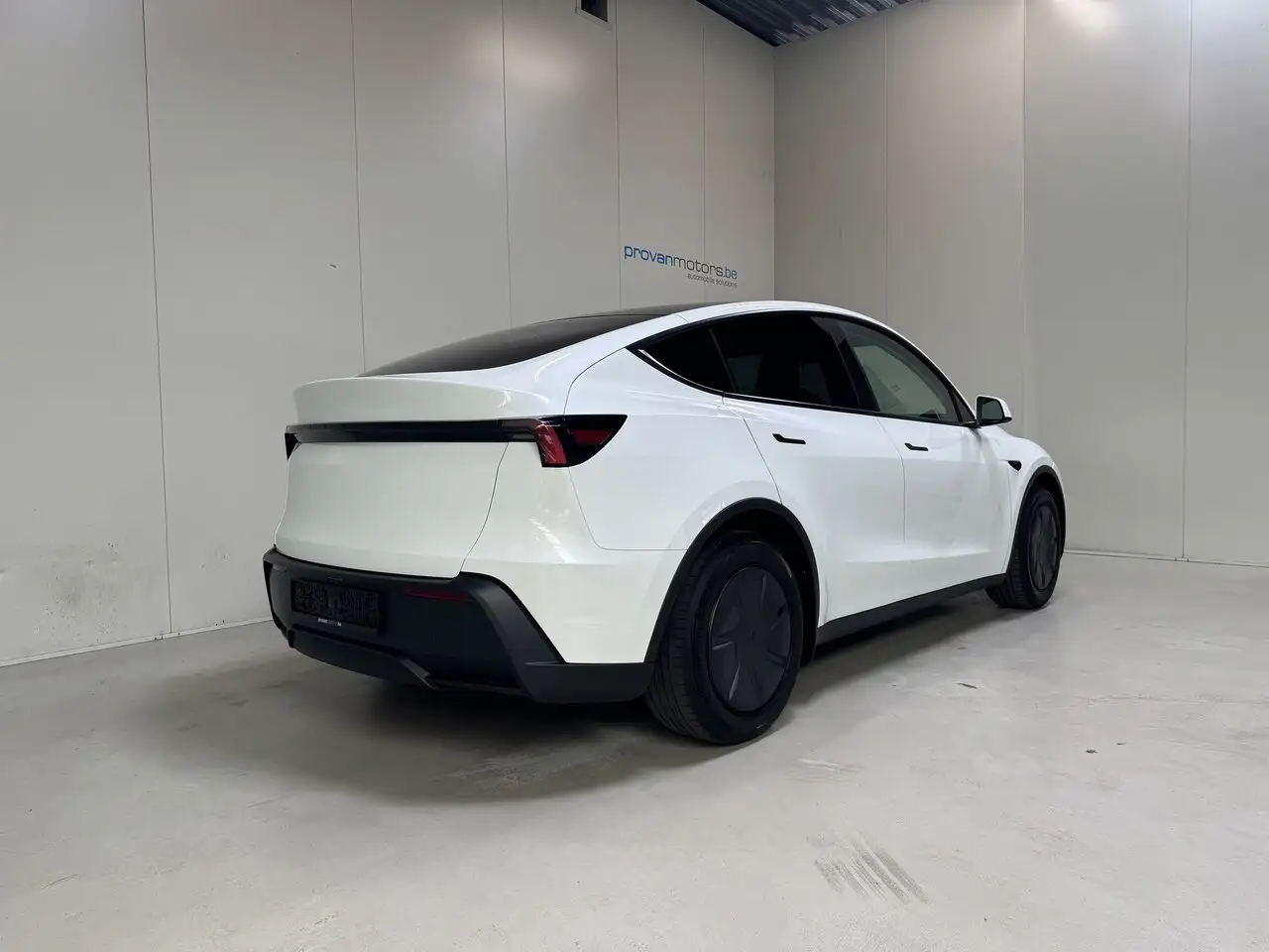 Tesla Model Y - 3