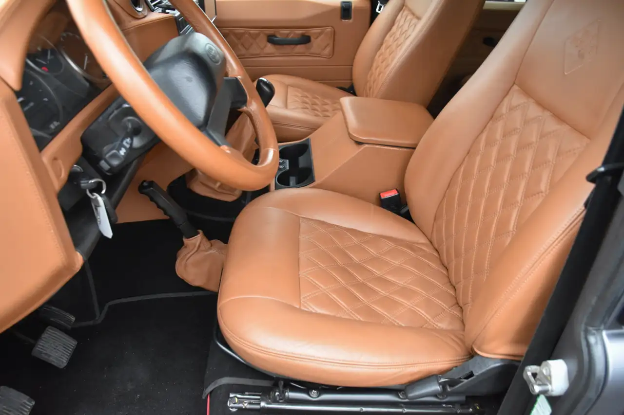 Land Rover Defender - 5