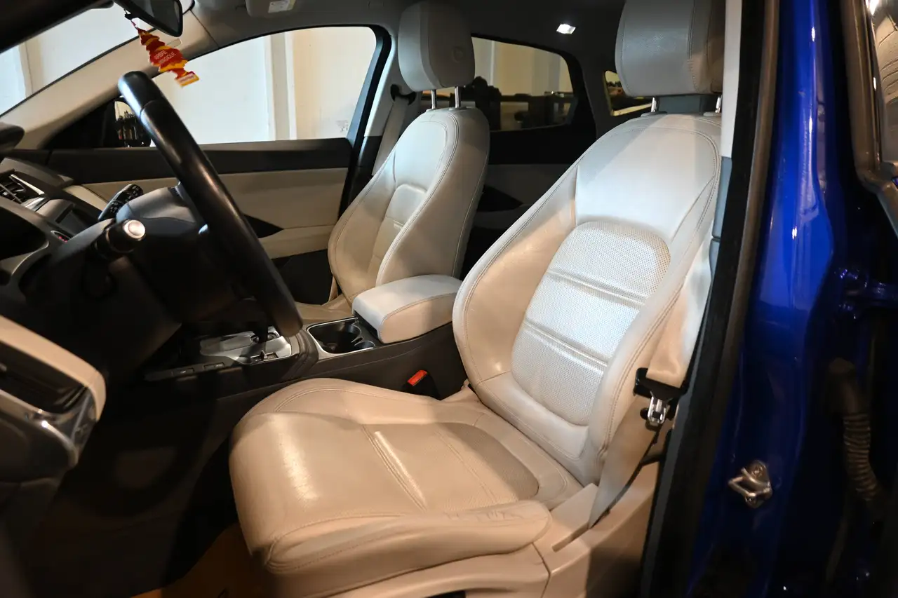 Jaguar E-Pace - 11